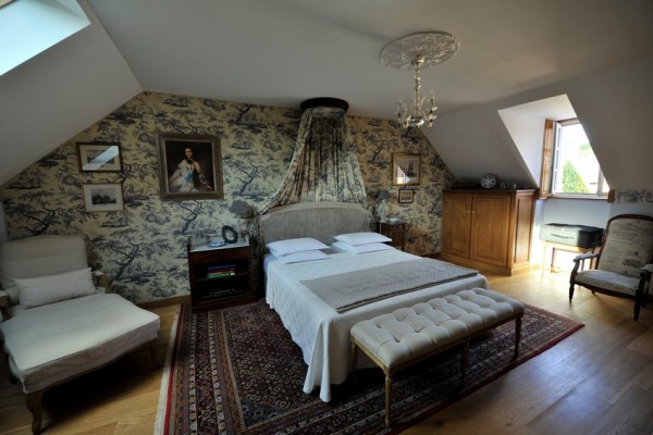 large-bedroom-in-burgundy-bnb