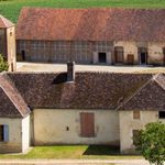 exquisite-guesthouse-beauvais-burgundy