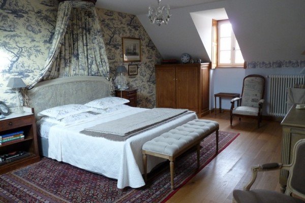 most-elegant-bedroom-burgundy