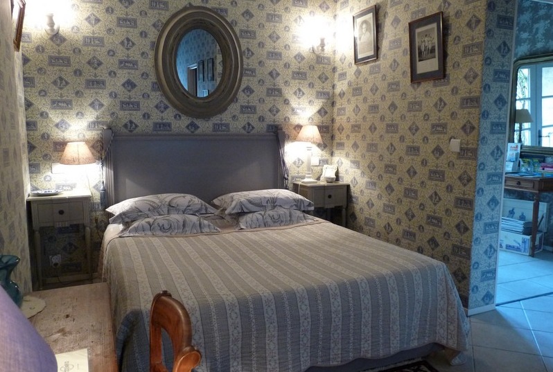 family-room-in-bnb-burgundy