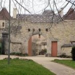 jouancy-guest-rooms-burgundy