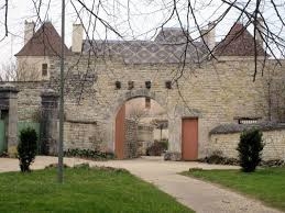 jouancy-guests-rooms-burgundy